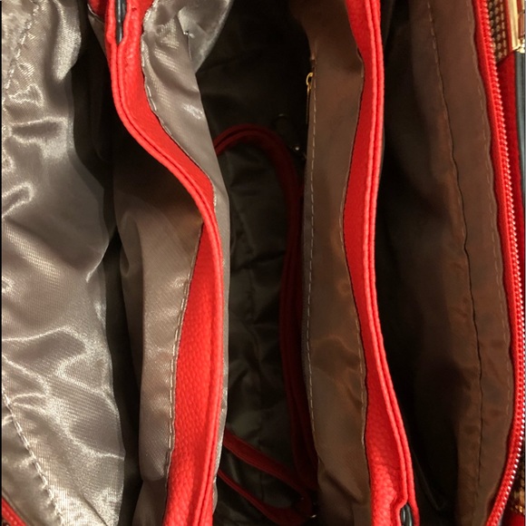 Adorable Bright Red New Purse Handbag - Picture 3 of 3